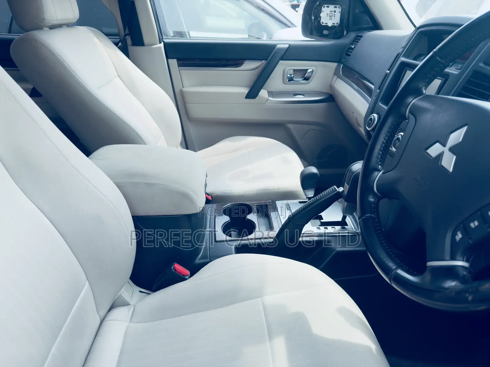 Mitsubishi Pajero 3.0 2012 White
