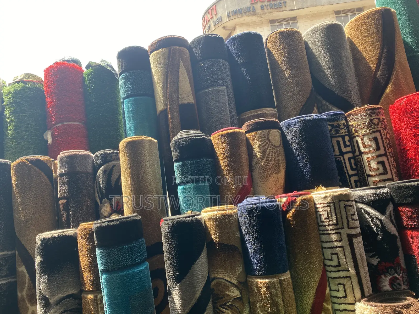 Medium Woolen Carpet - Hard Bottom