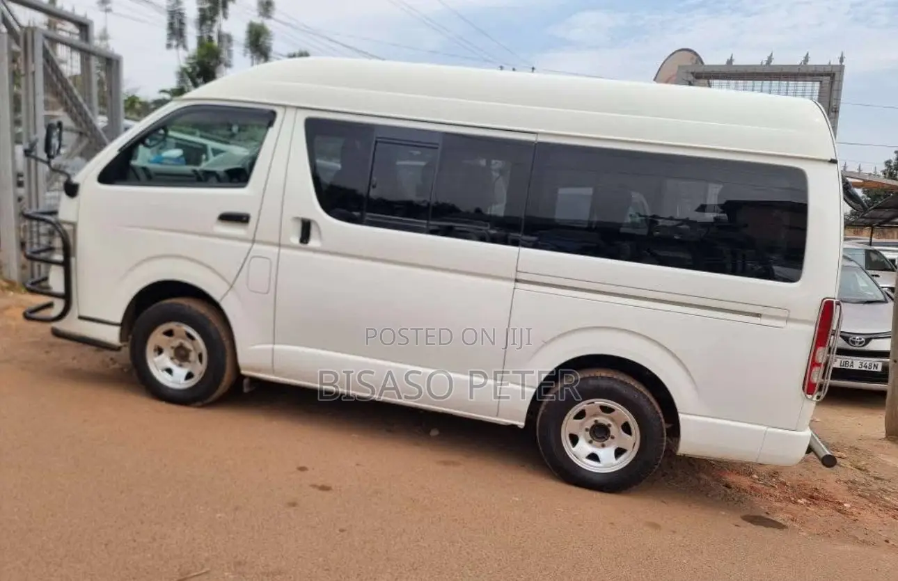 Toyota HiAce 2011 White