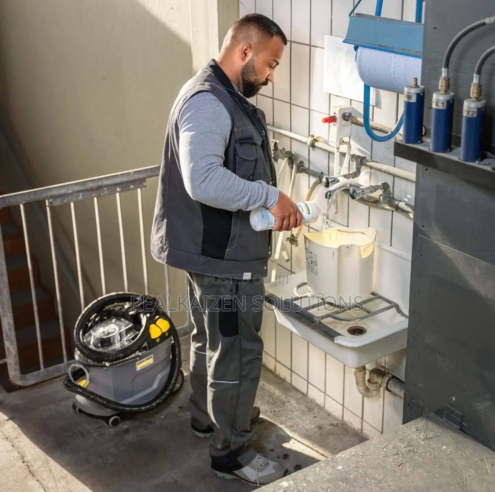 German KÄRCHER Professional Puzzi 8 Spray Extraction Cleaner
