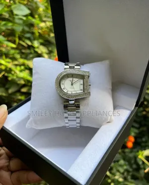 Orsga Women's C Shaped Classy Wrist Watch