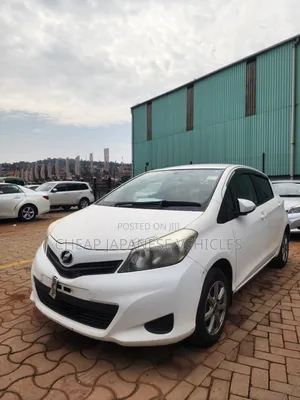 Toyota Vitz 1.0 FWD 5dr 2012 White