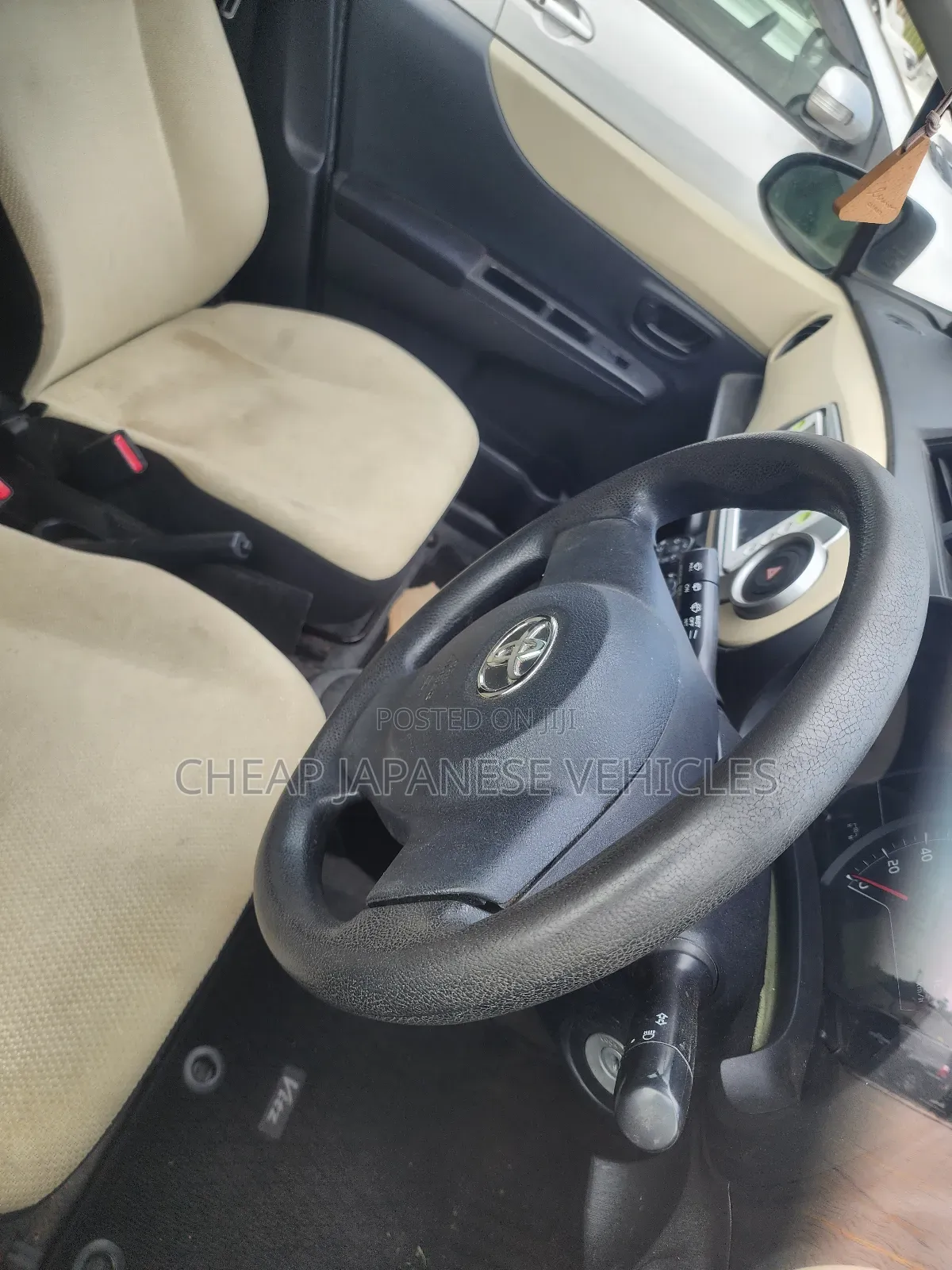 Toyota Vitz 1.0 FWD 5dr 2012 White