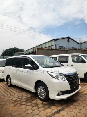 Photo - Toyota Noah 2.0 FWD (8 Seater) 2015 White