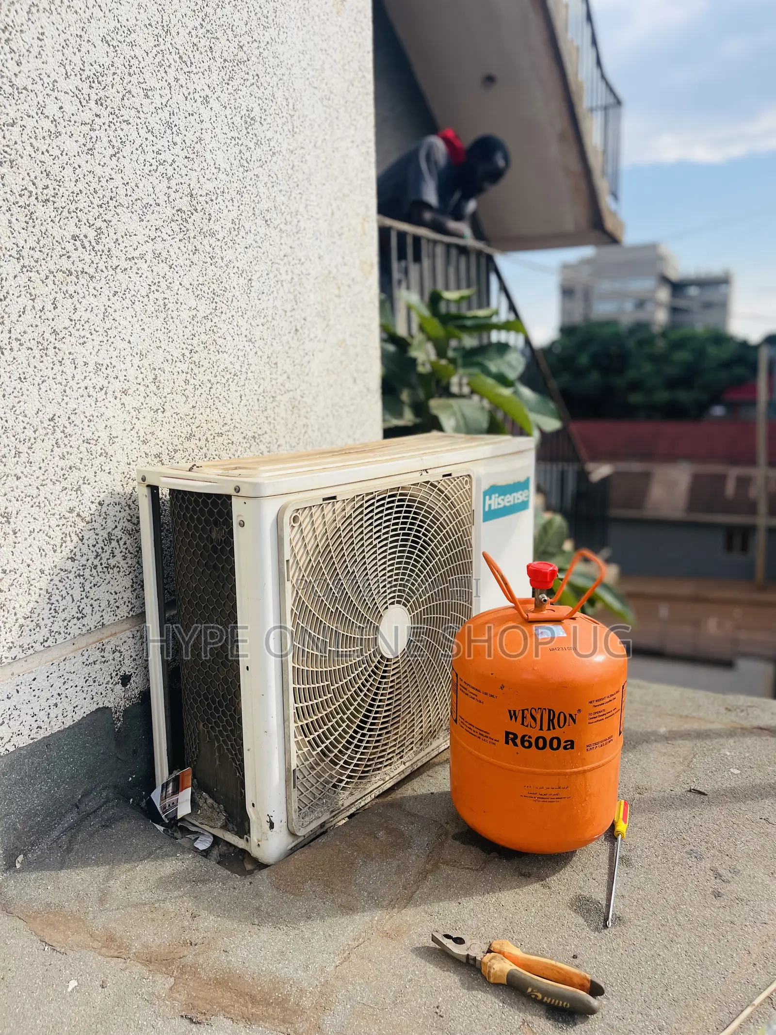 City Buildings Ac Gas Refilling Technician