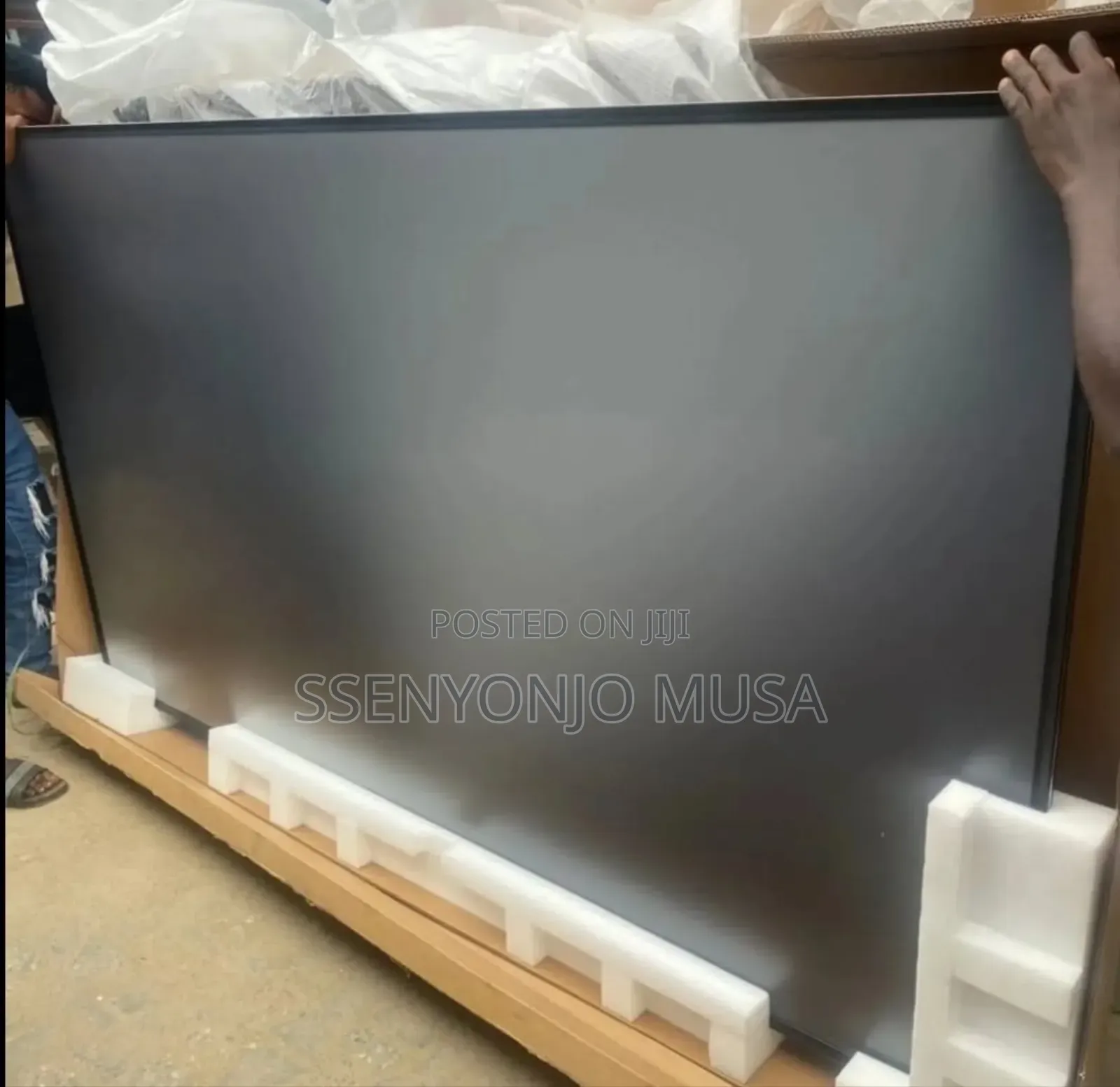 Hisense 100′′ Uhd Laser Tv Triple-Laser Ust Projector