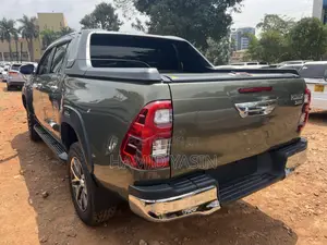 Toyota Hilux 2018 Green