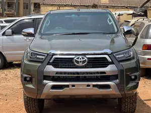 Toyota Hilux 2018 Green