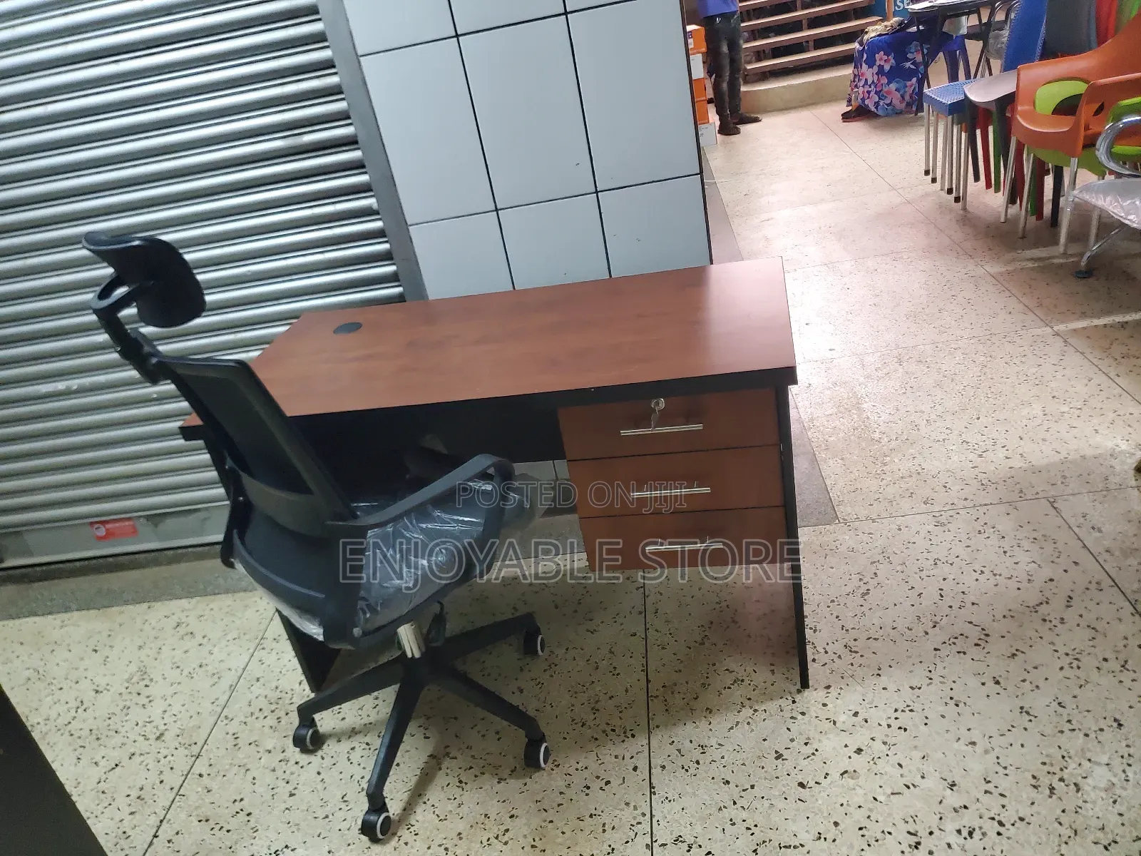 Ergonomic Office Chair and Office Desks (120cm)