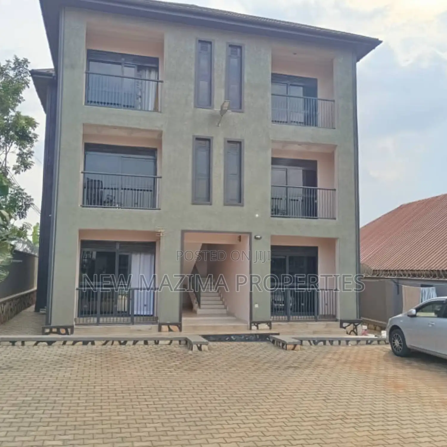 6bdrm Apartment in Kira Heights, Division A for sale