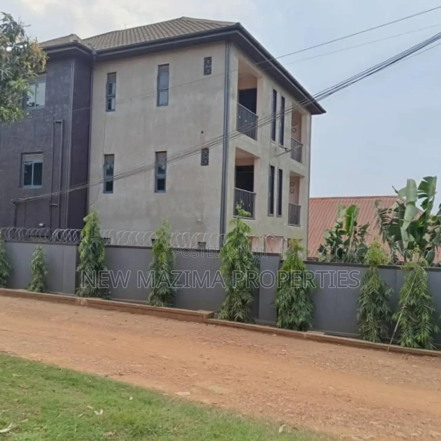 6bdrm Apartment in Kira Heights, Division A for sale
