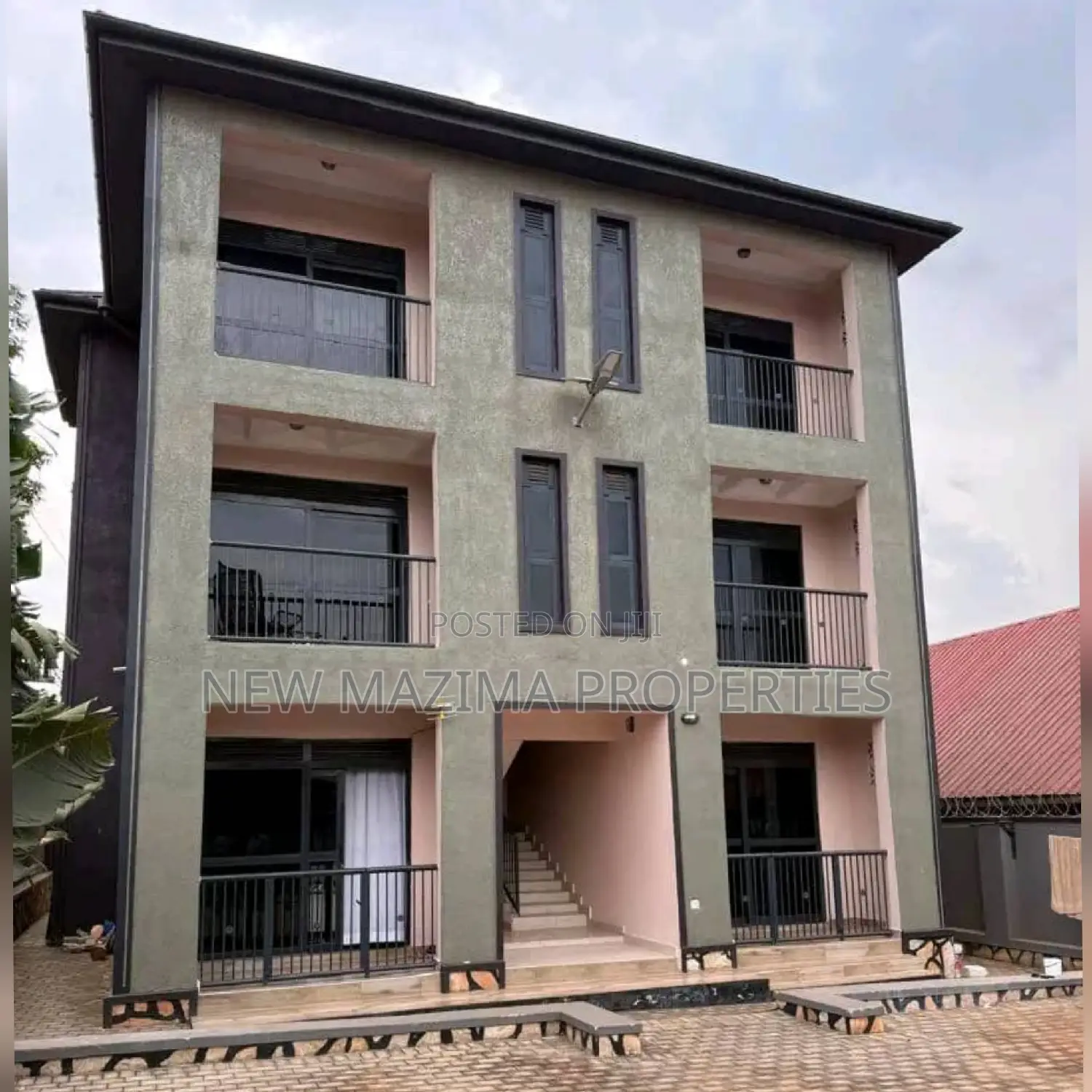 6bdrm Apartment in Kira Heights, Division A for sale