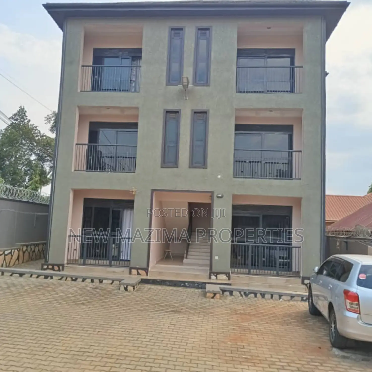 6bdrm Apartment in Kira Heights, Division A for sale