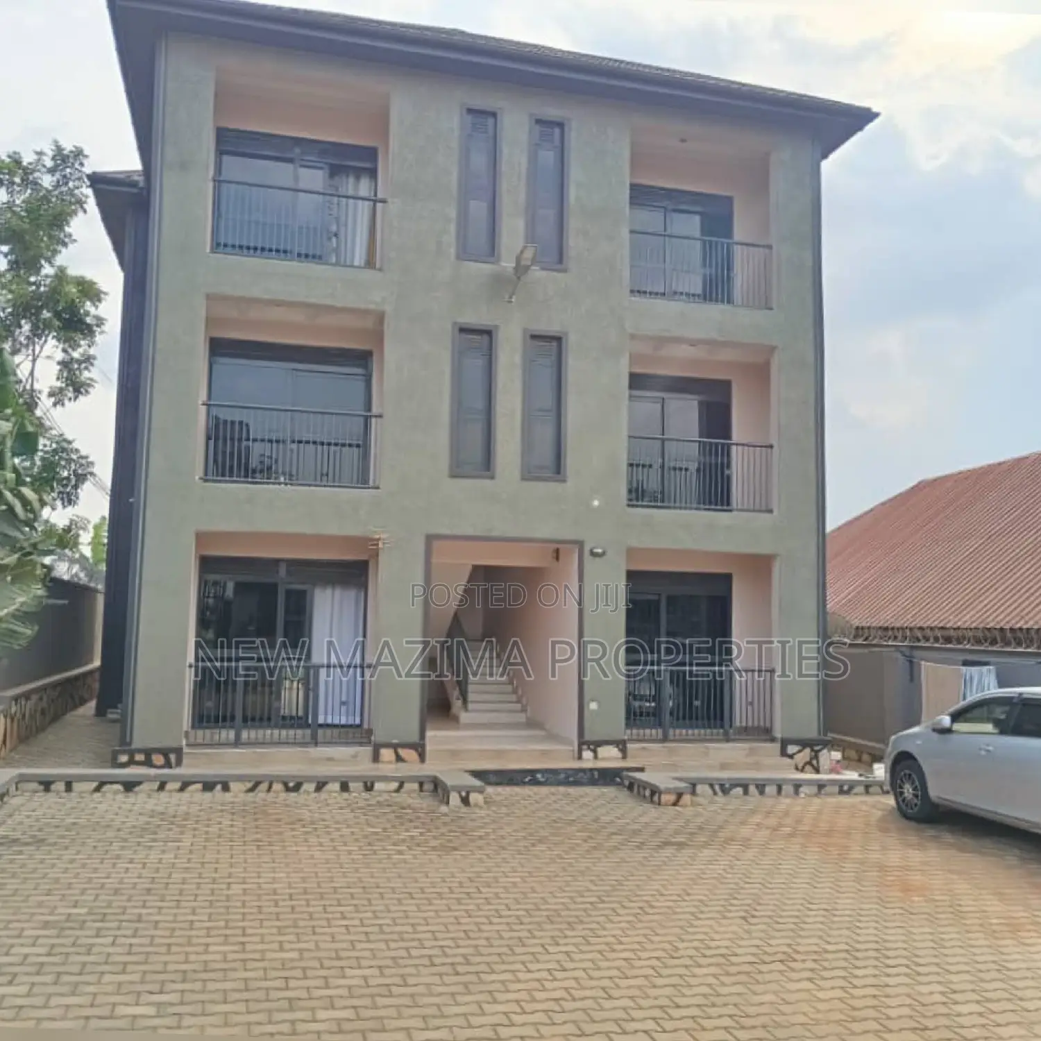 6bdrm Apartment in Kira Heights, Division A for sale
