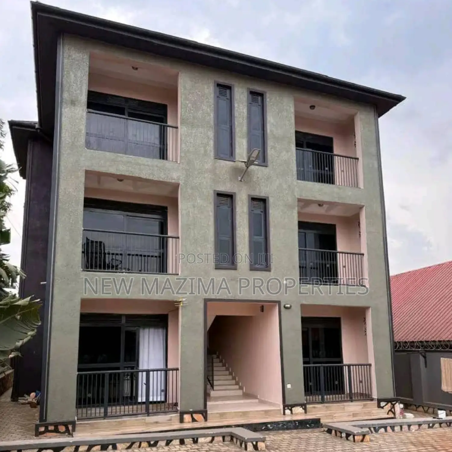 6bdrm Apartment in Kira Heights, Division A for sale