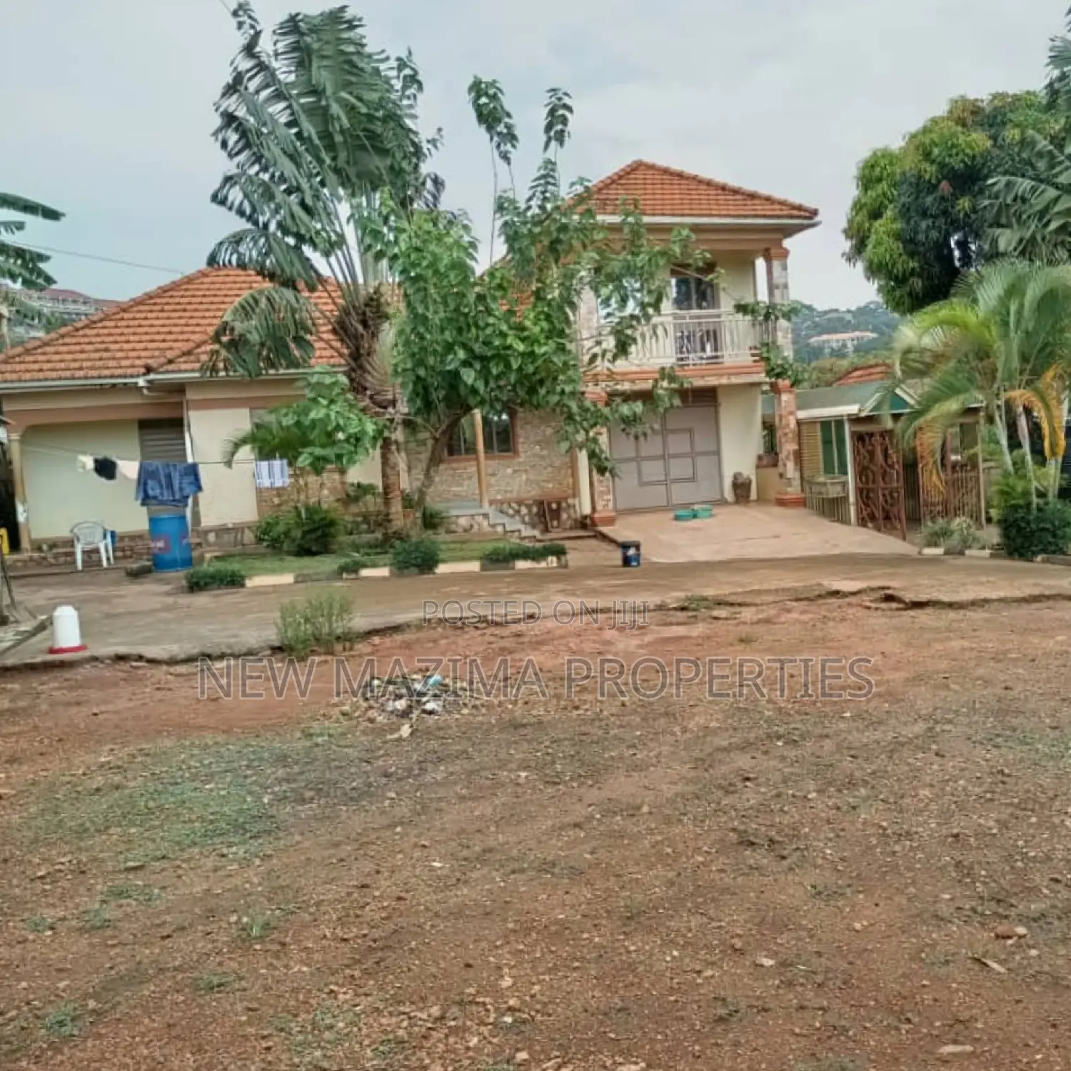 4bdrm Mansion in Namulanda Ntebe Rd, Division A for sale