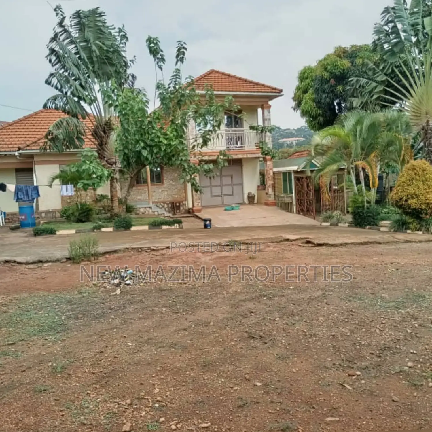 4bdrm Mansion in Namulanda Ntebe Rd, Division A for sale
