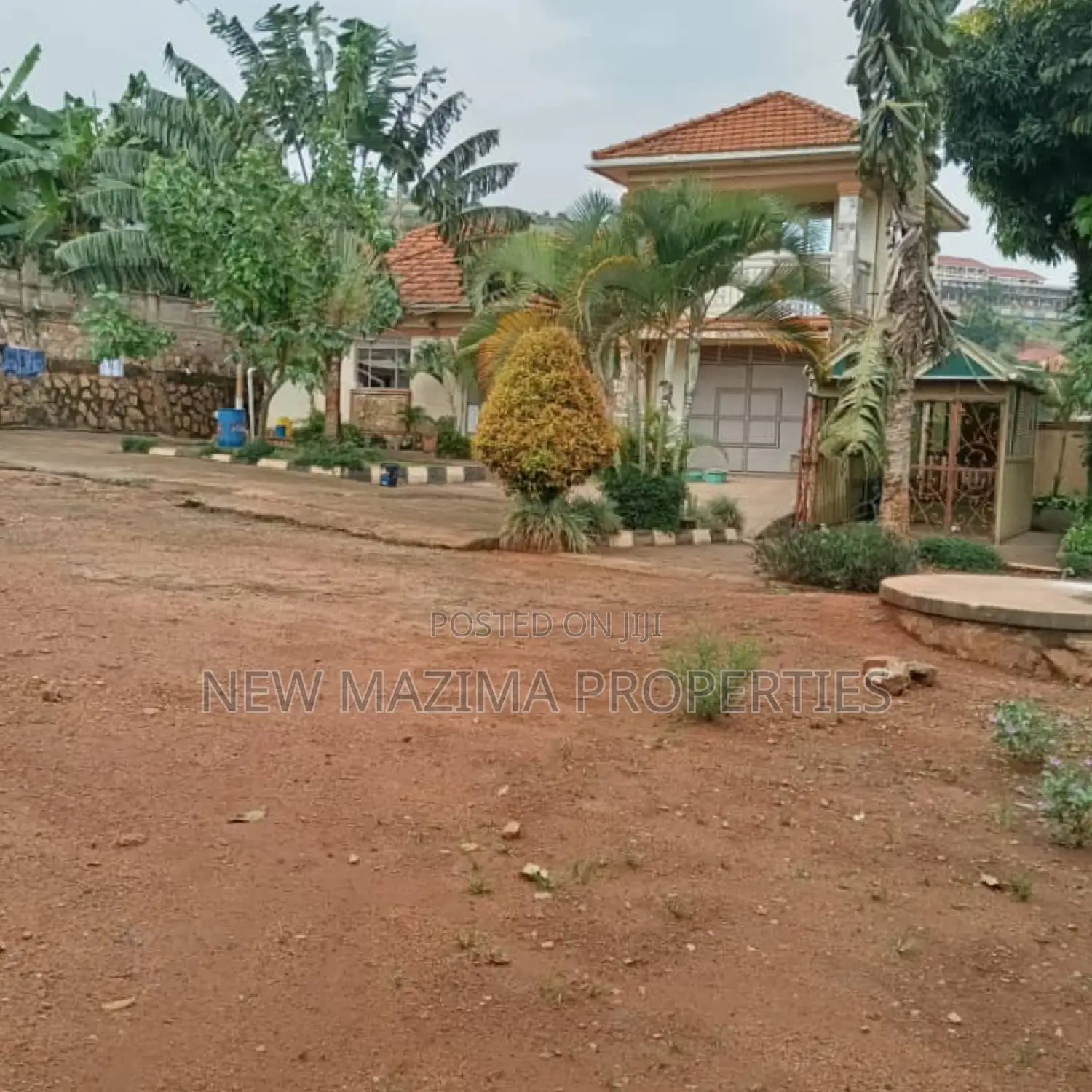 4bdrm Mansion in Namulanda Ntebe Rd, Division A for sale