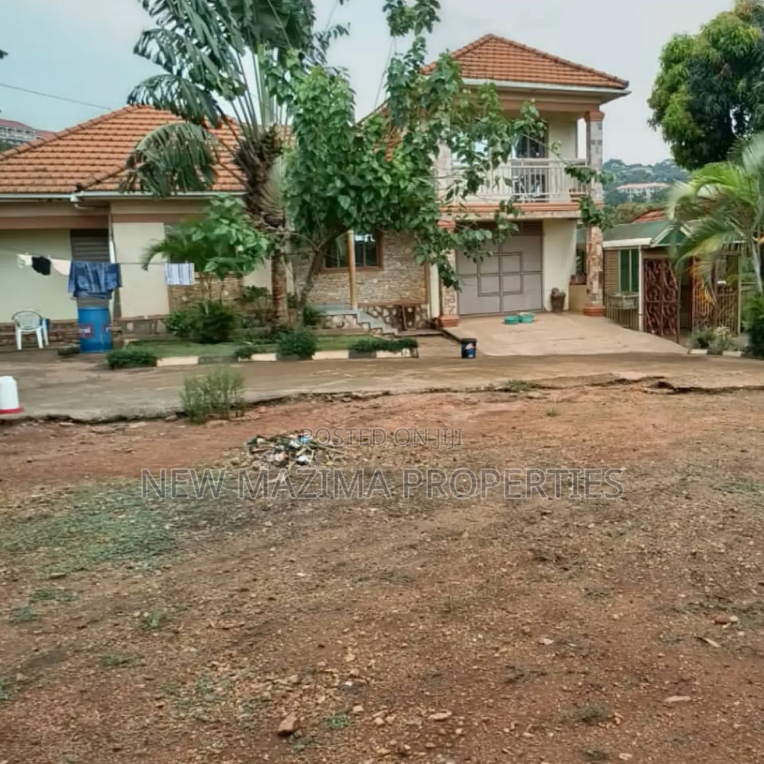 4bdrm Mansion in Namulanda Ntebe Rd, Division A for sale