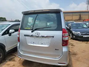 Toyota Noah 2.0 158hp AWD (8 Seater) 2010 Silver