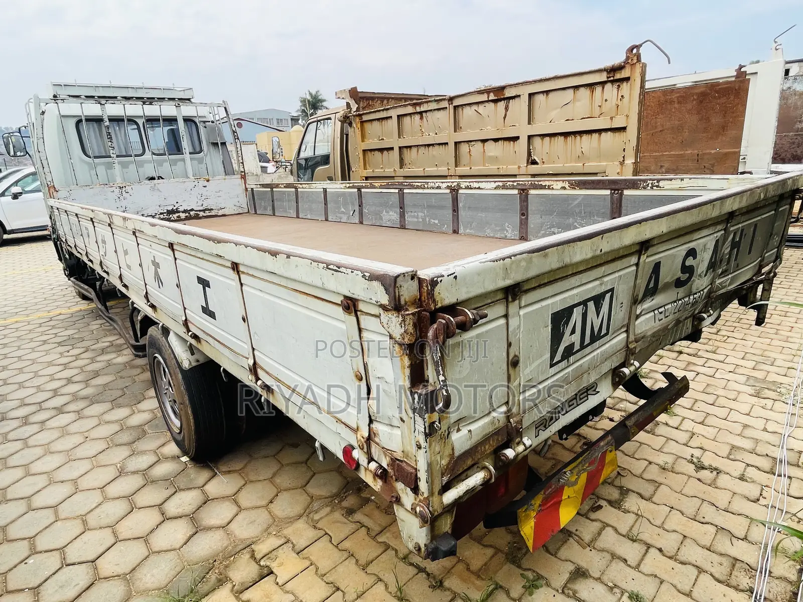 Hino Truck Long Chassis