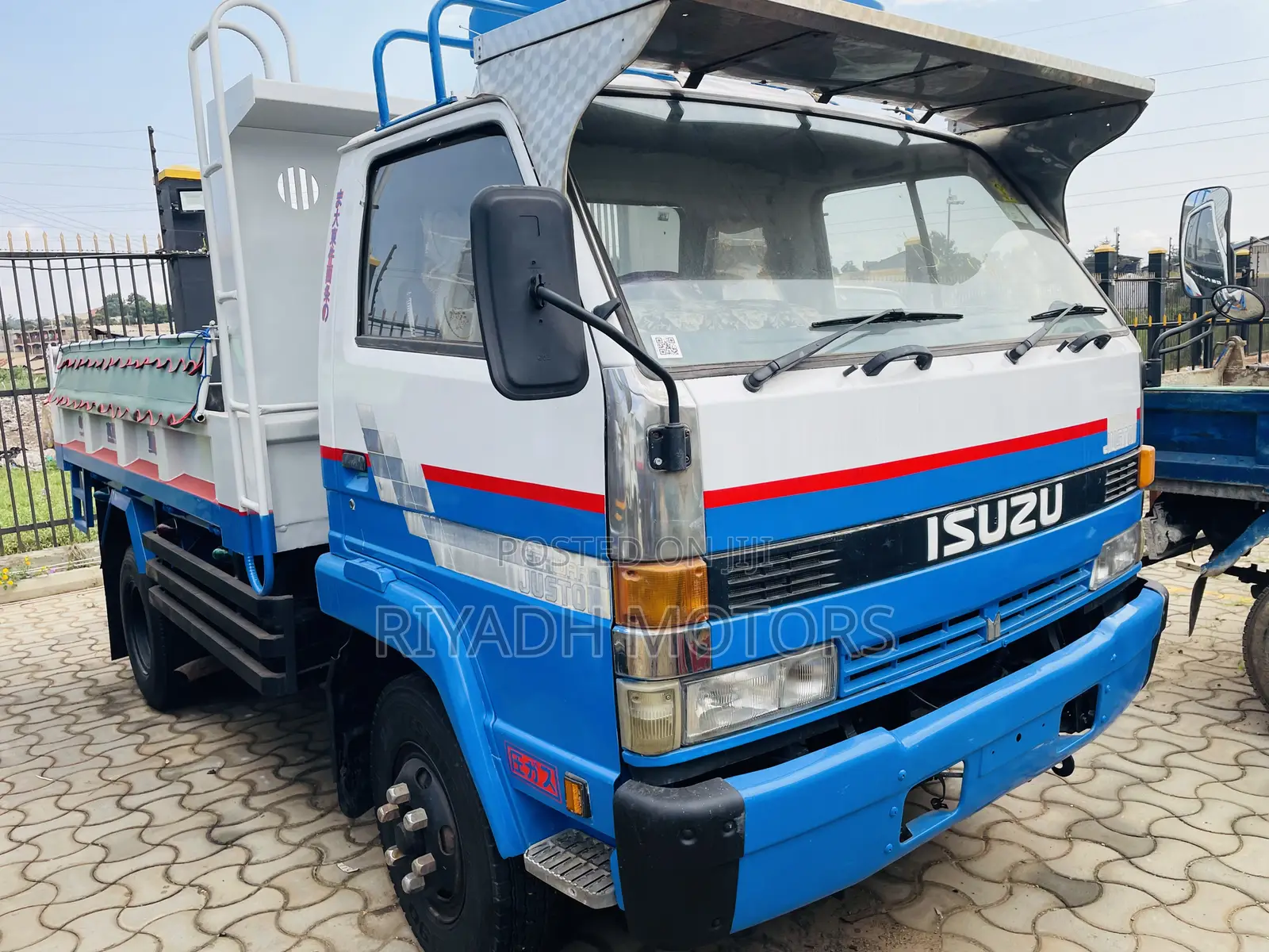 Isuzu Tipper 6HE1