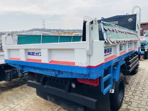 Isuzu Tipper 6HE1