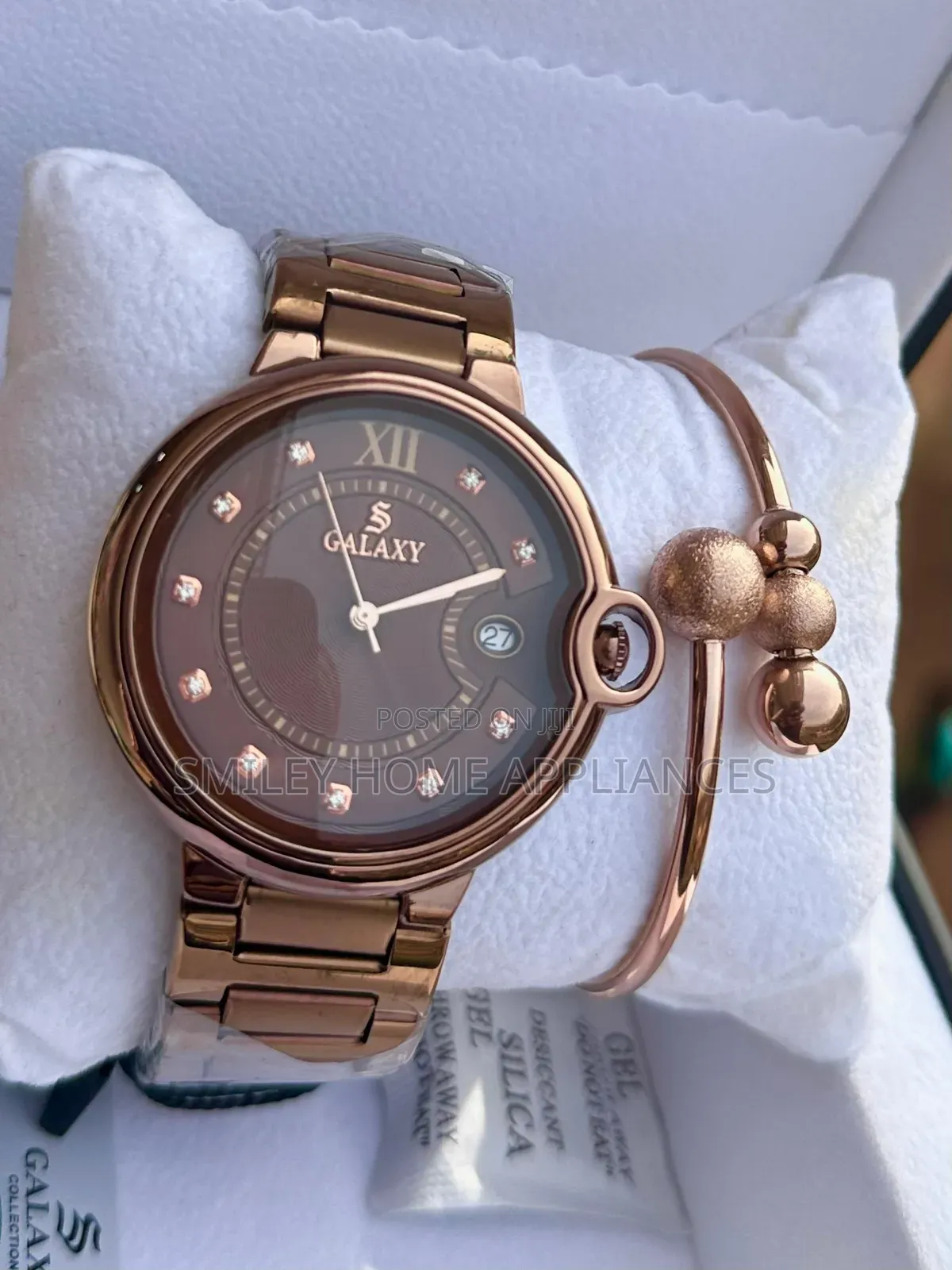 Galaxy Women's Gift Box Watch With a Bracelet
