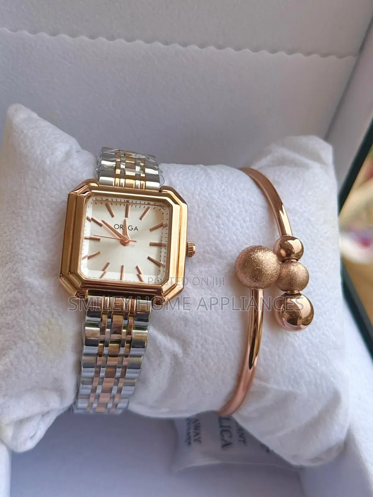 Orsga Women's Wrist Stylish Watch With a Bracelet Silver
