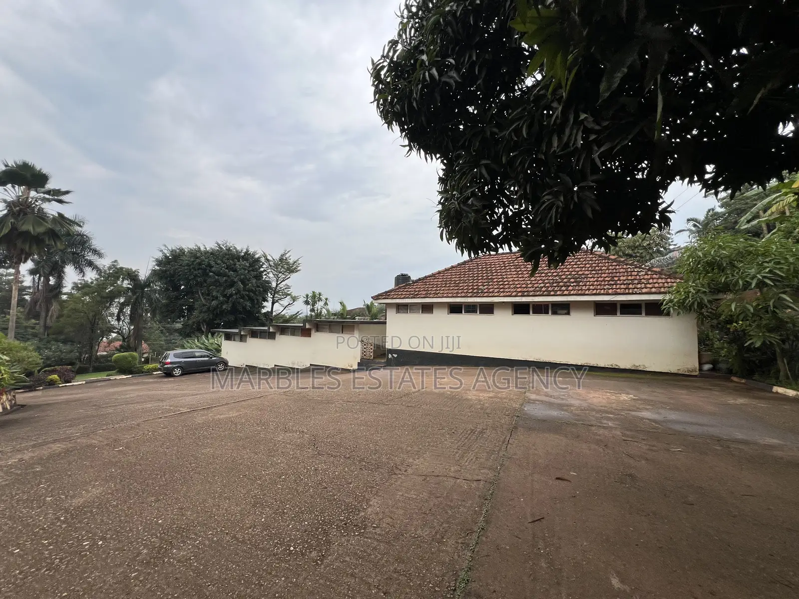 3bdrm Block of Flats in Kololo, Central Division for sale