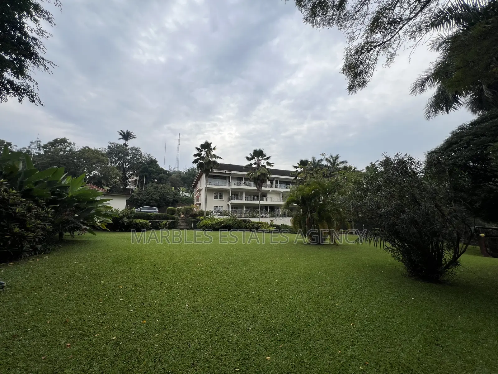 3bdrm Block of Flats in Kololo, Central Division for sale