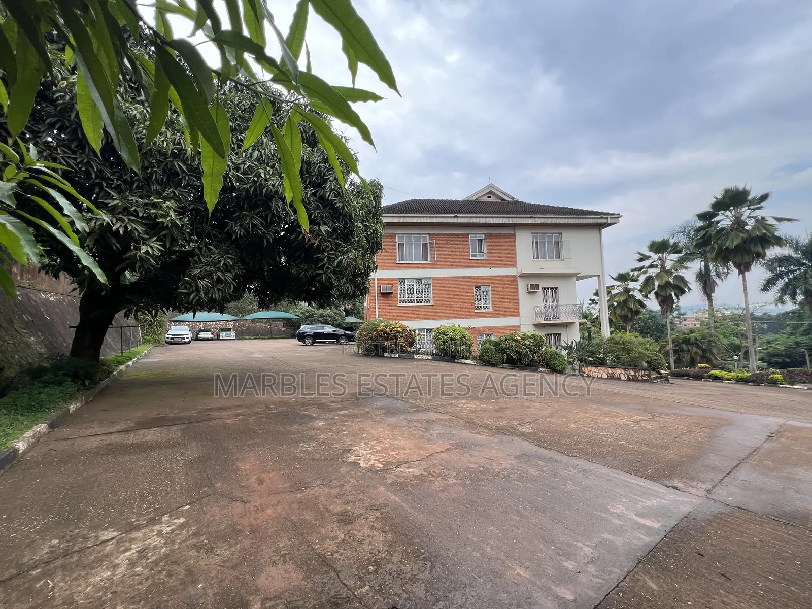 3bdrm Block of Flats in Kololo, Central Division for sale
