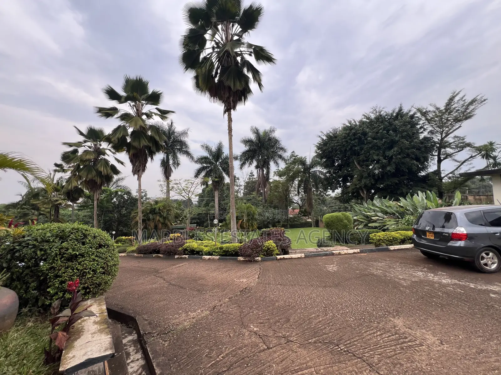 3bdrm Block of Flats in Kololo, Central Division for sale