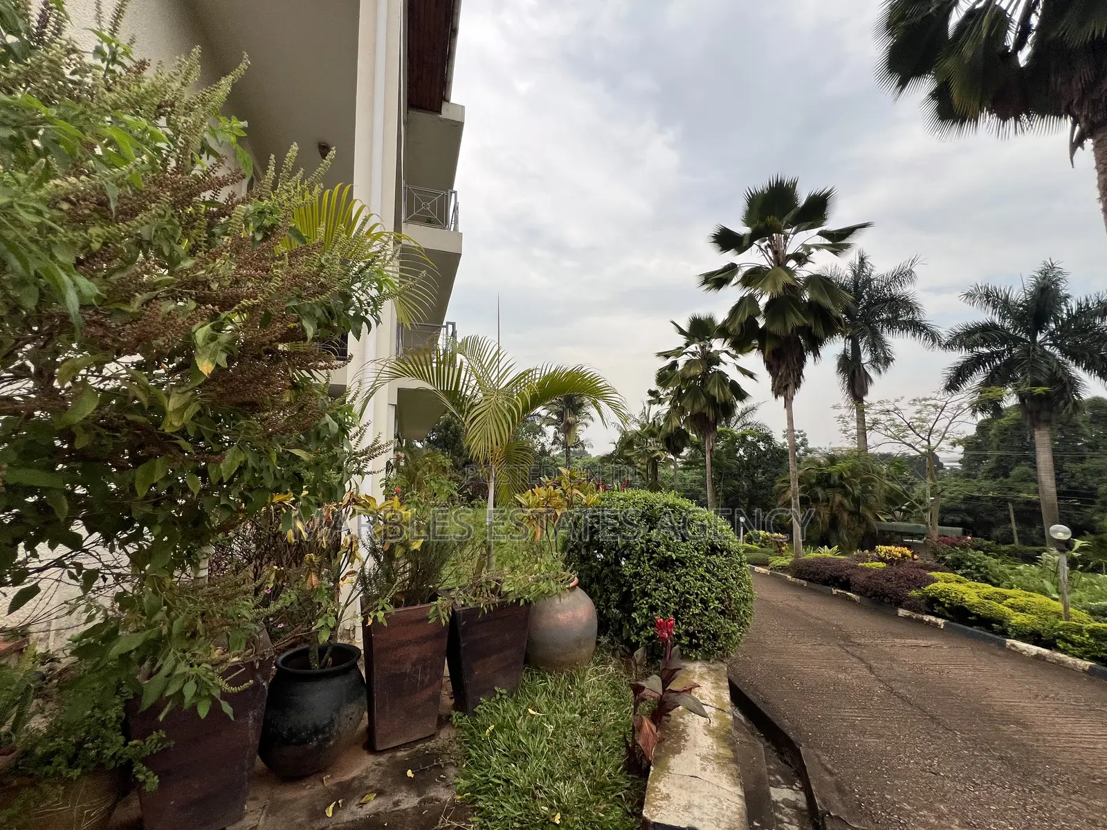 3bdrm Block of Flats in Kololo, Central Division for sale