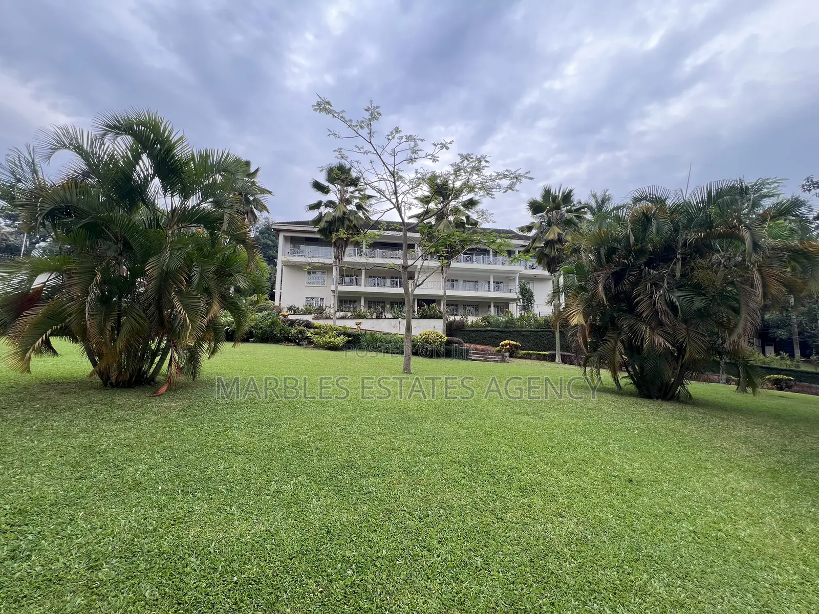 3bdrm Block of Flats in Kololo, Central Division for sale