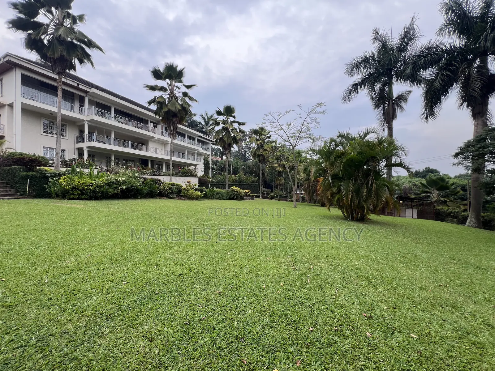 3bdrm Block of Flats in Kololo, Central Division for sale