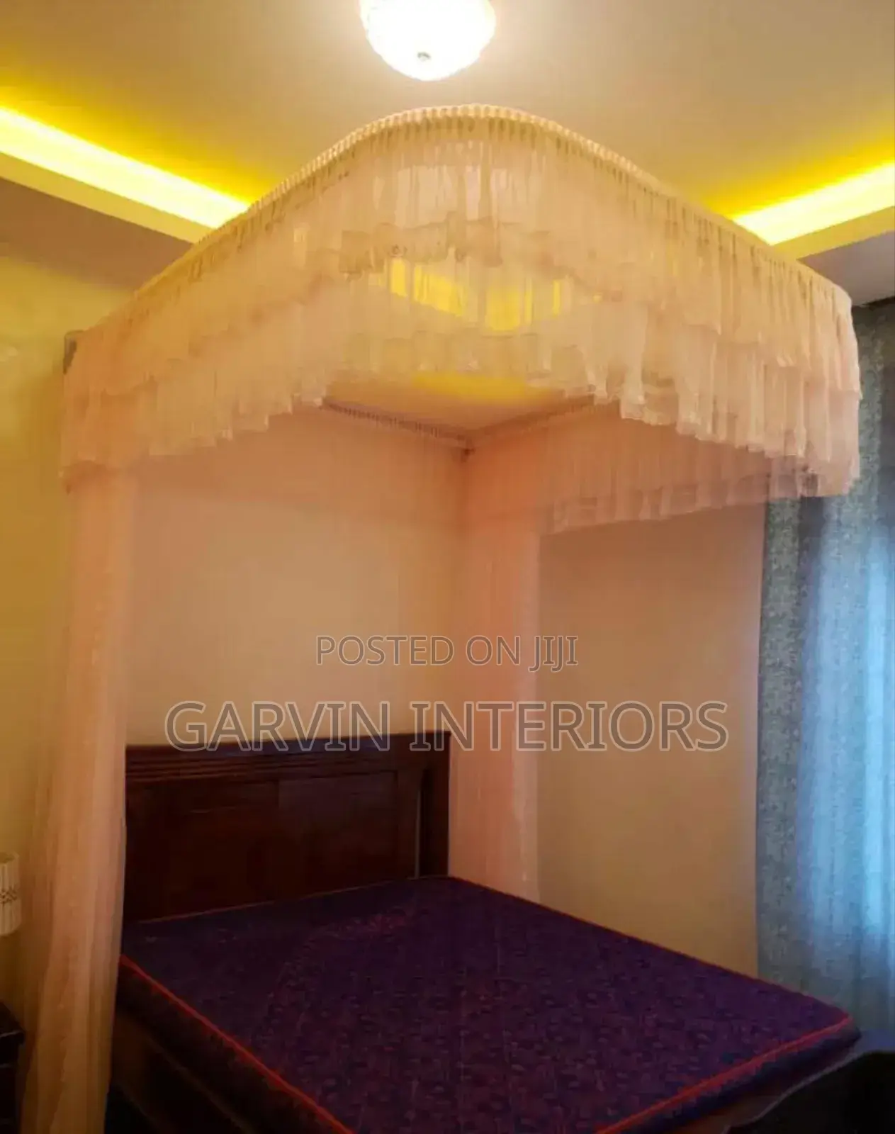Gold Wall Mounted Net
