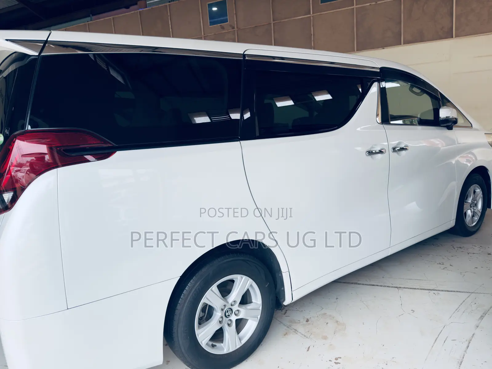 Toyota Alphard 2.5 Petrol AWD 2017 White