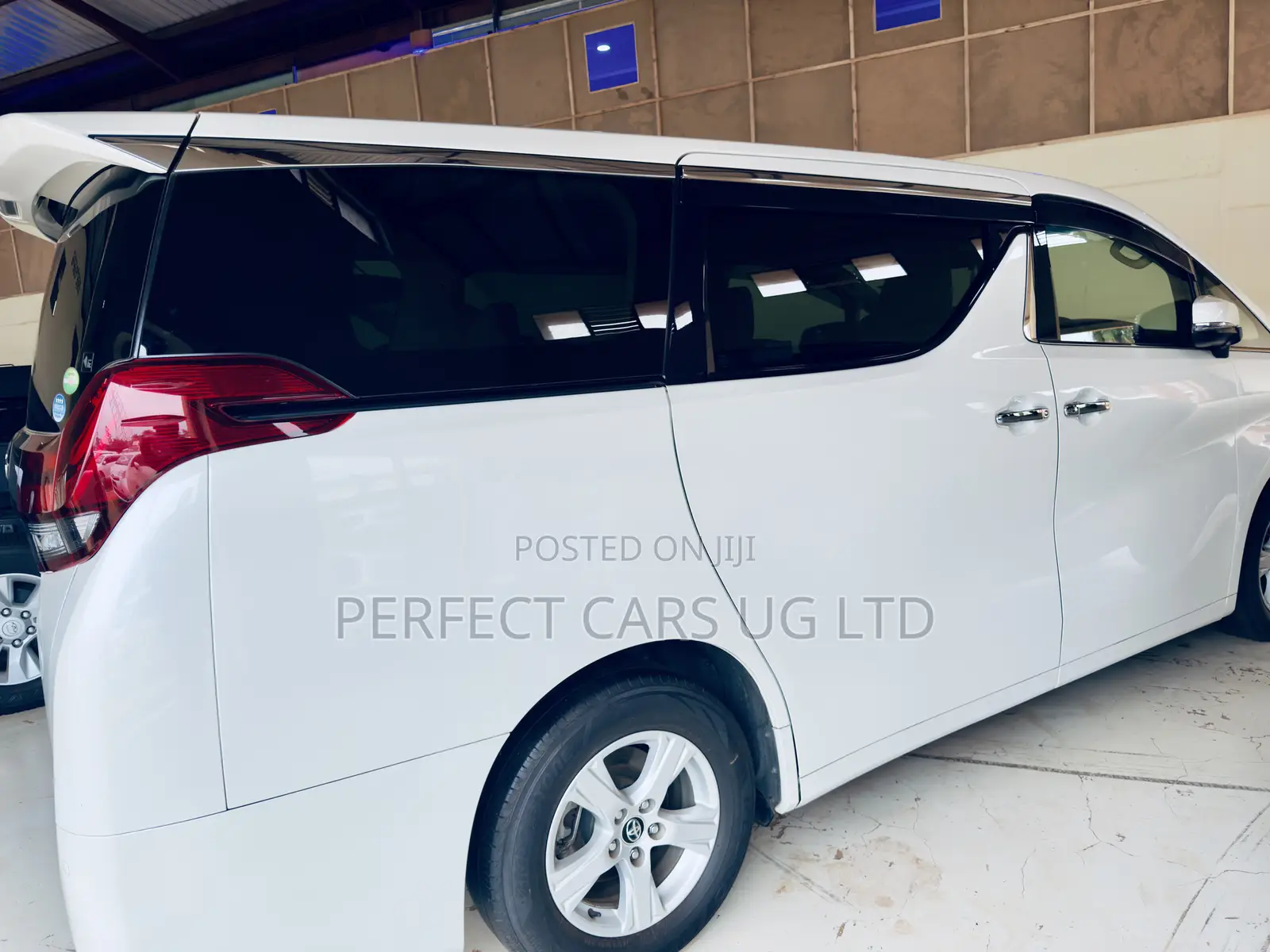 Toyota Alphard 2.5 Petrol AWD 2017 White