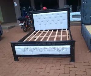 5by6 Black and White Leather Bed With Silver Buttons