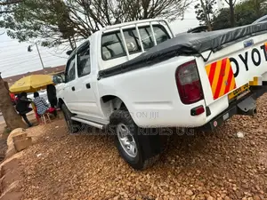Toyota Hilux 1998 White