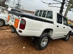 Toyota Hilux 1998 White