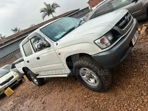 Toyota Hilux 1998 White