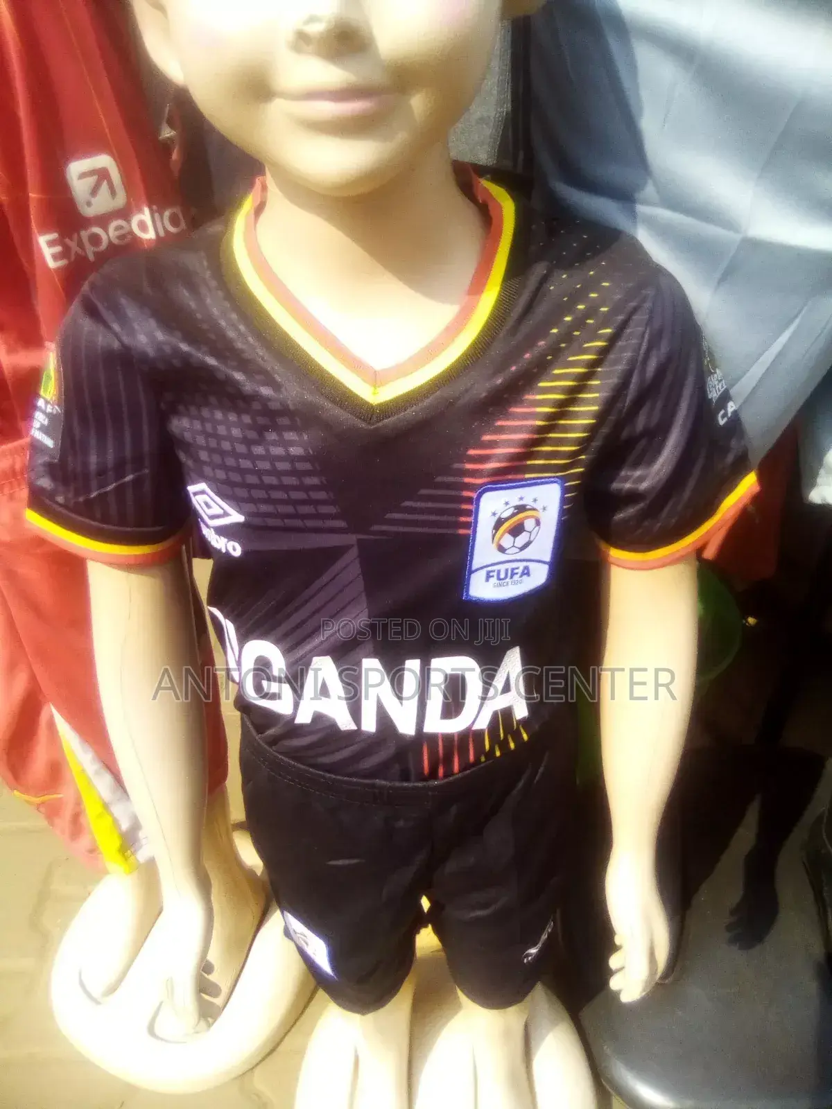 Uganda Cran Black Color