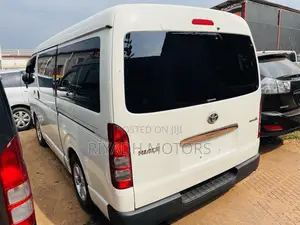 Toyota HiAce 2010 White