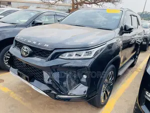 Toyota Fortuner 2022 Black