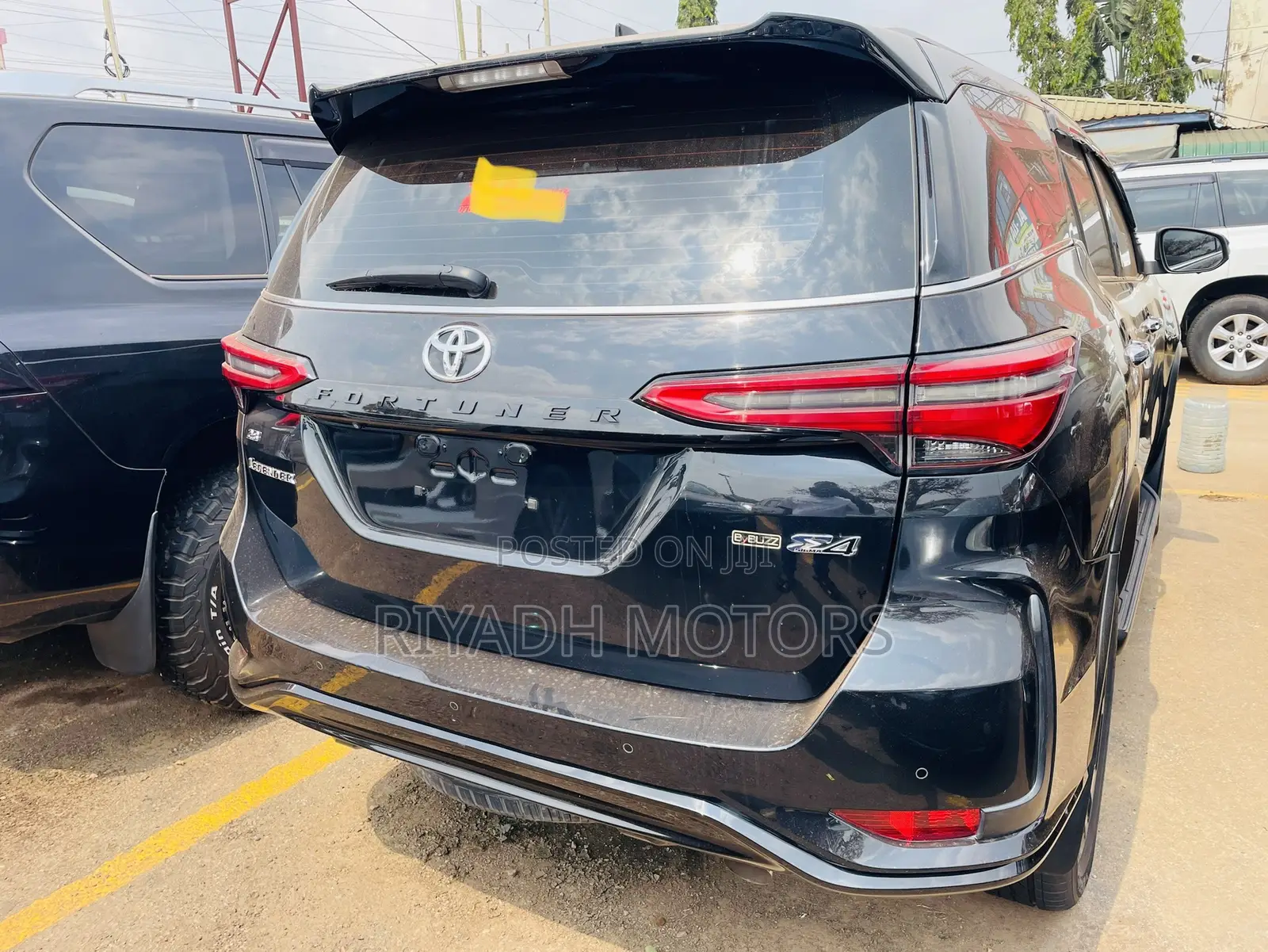 Toyota Fortuner 2022 Black