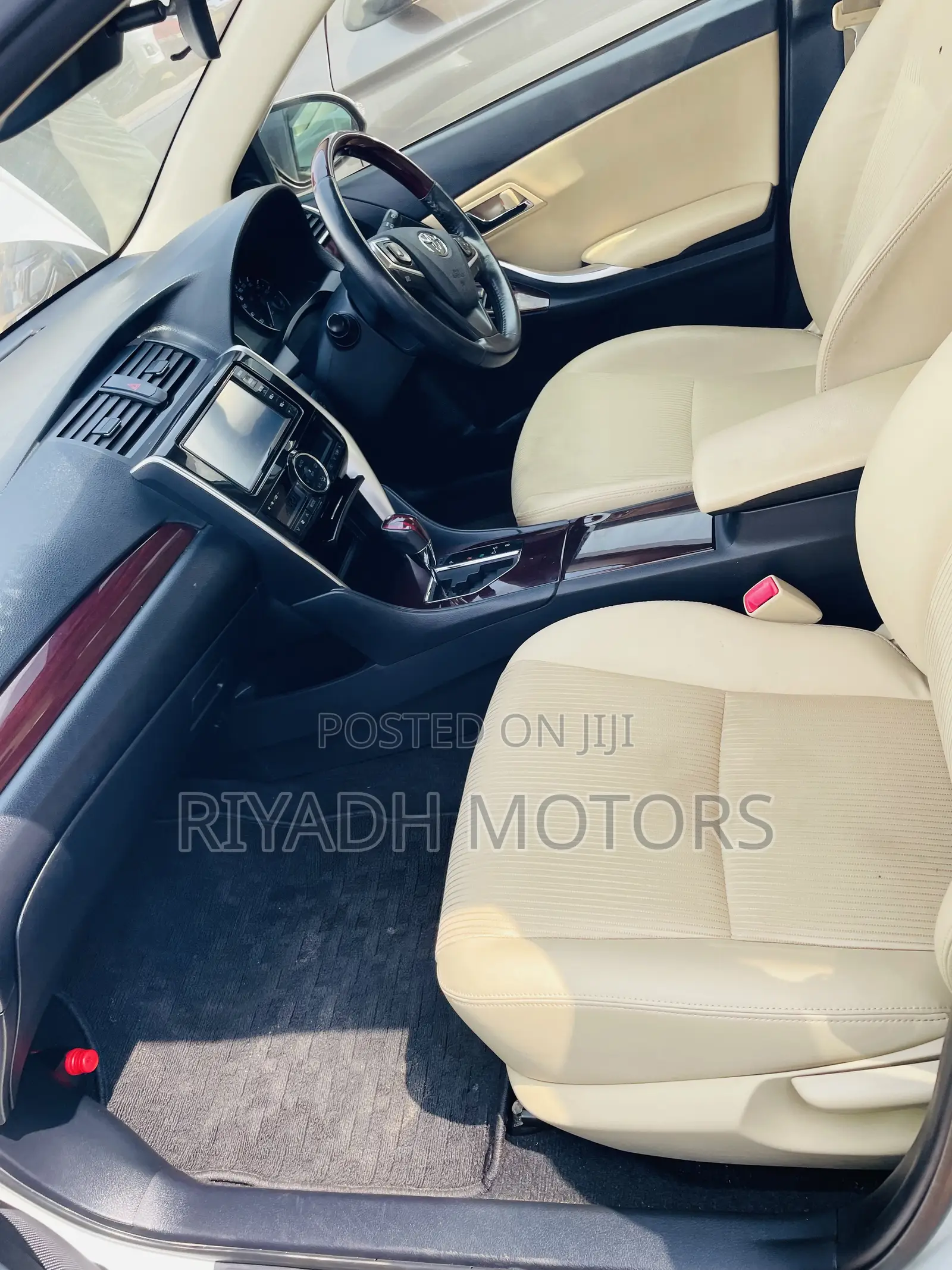 Toyota Premio 1.8 FWD 2019 White