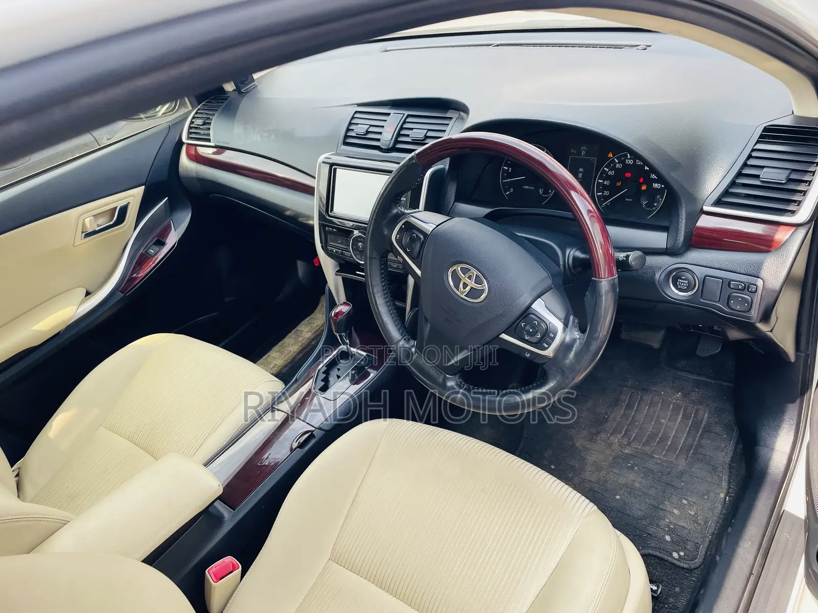 Toyota Premio 1.8 FWD 2019 White