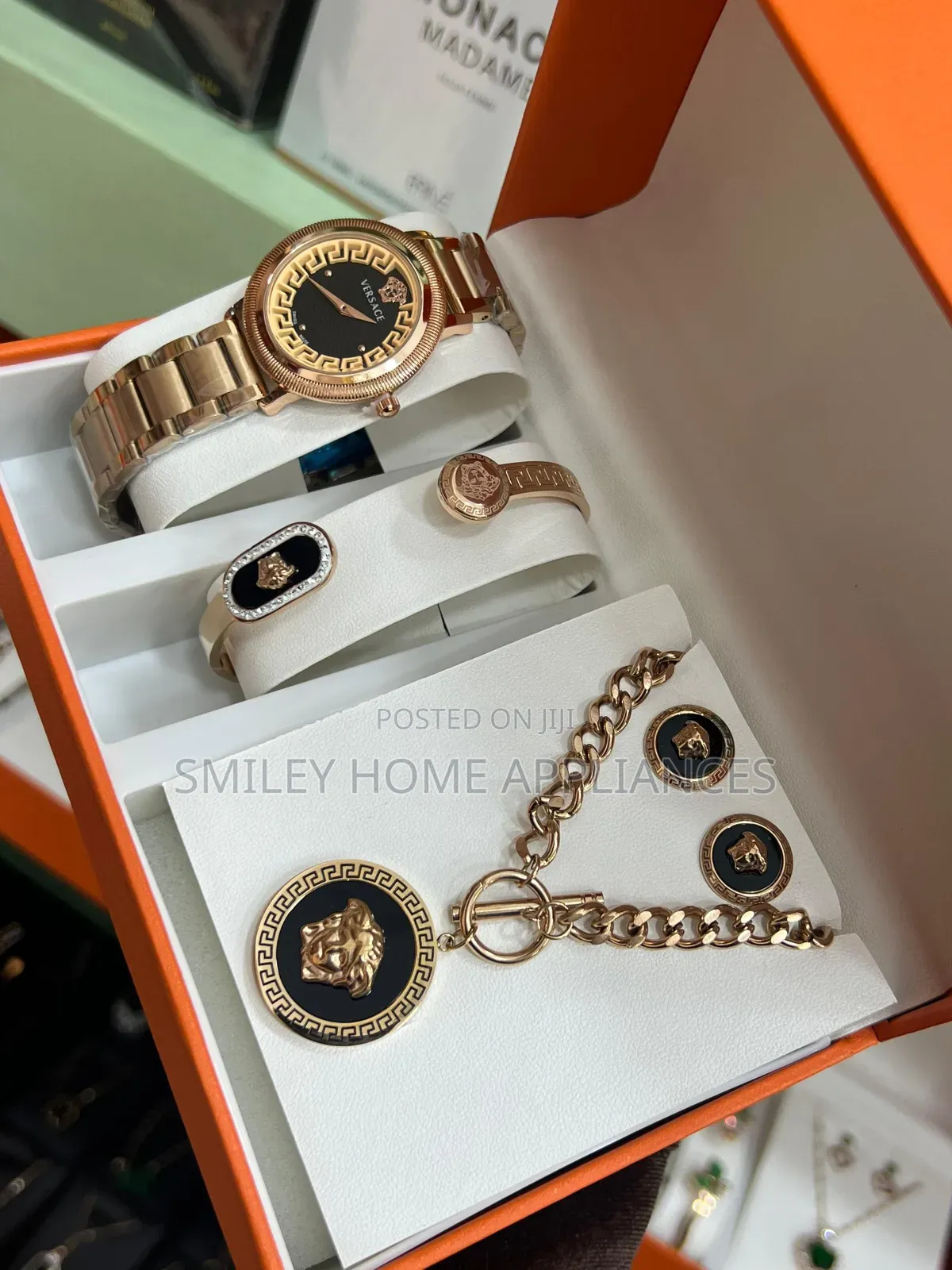 Stylish Versace Women's Wrist Watch Gift Box